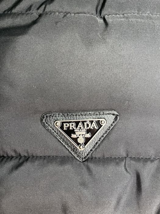 Кардиган Prada, светр або куртка