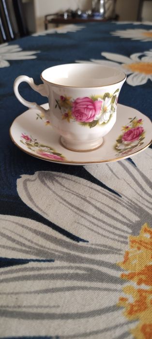 Conjunto de 1 chávena de chá e pires Queen Anne Bone China