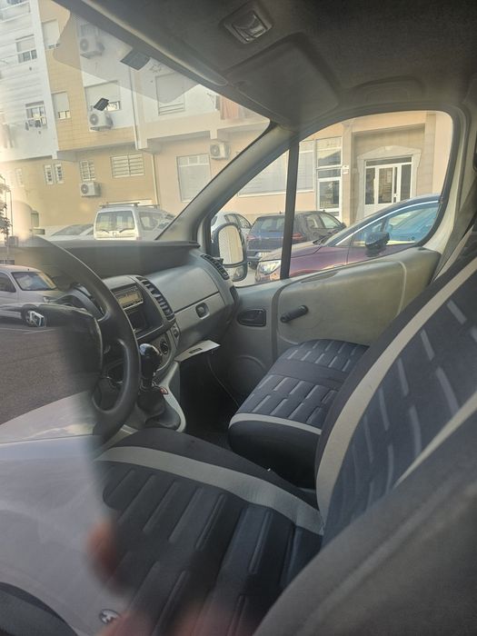 Carrinha media trafic