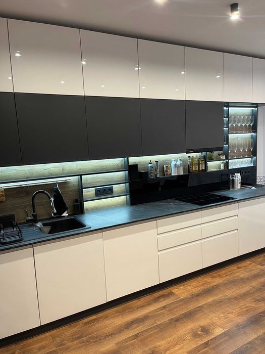 Продає 3-х кім квартири в заселеній новобудові Дублями