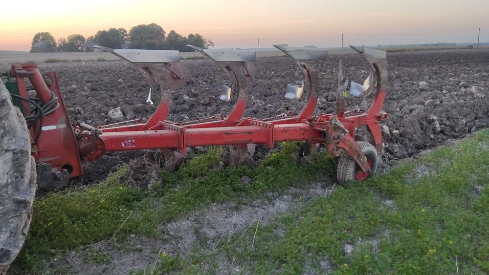 plug pługi  kverneland agrolux overum massey ferguson