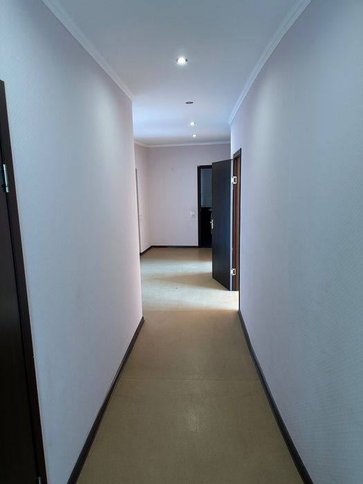 Дніпровська наб, 19А, 85м.кв. офіс (ж.ф.).