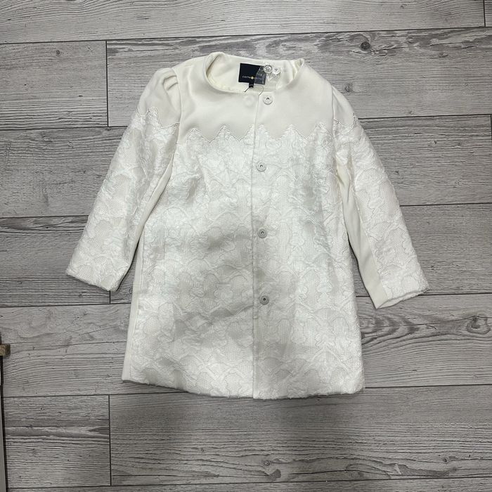 Білий жакет з візерунком