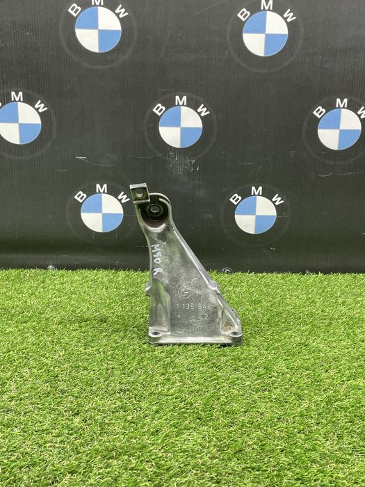 Права лапа двигуна BMW E34 M50 Код:1097