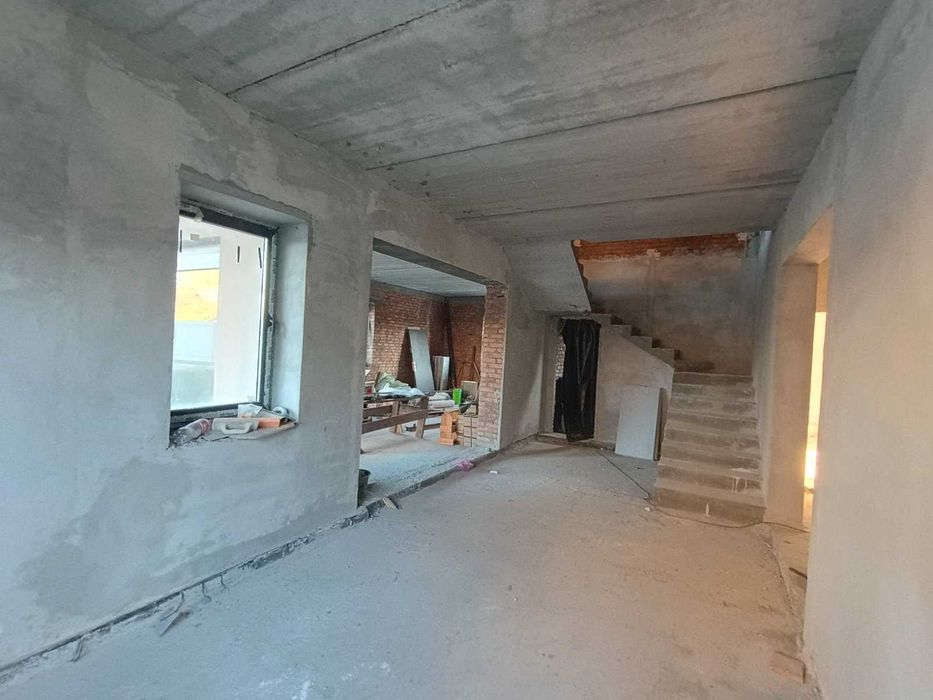 Будинок Київ-5км Погреби Броварський р-он 267квм Червона цегла 10сот
