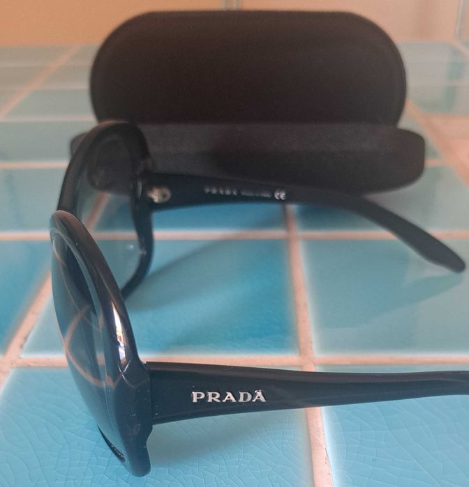 Óculos de sol da marca " Prada"