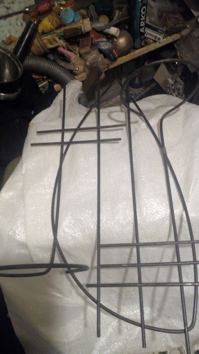 Продам  горшочки  для  цветов и подставки