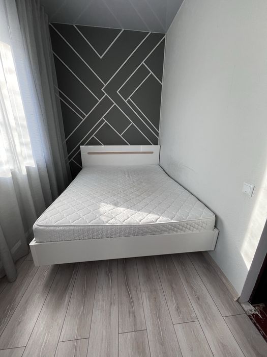 Кровать б/у в хорошем состояни.