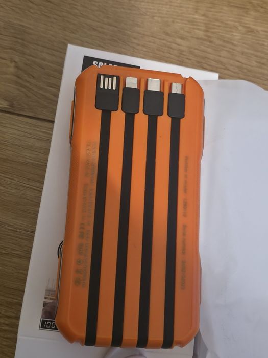 Powerbank Solarny 20000mAh 4 kable usb C, usb A, iphone, micro usb