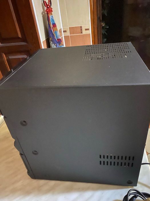 Музичний центр на диски і касети