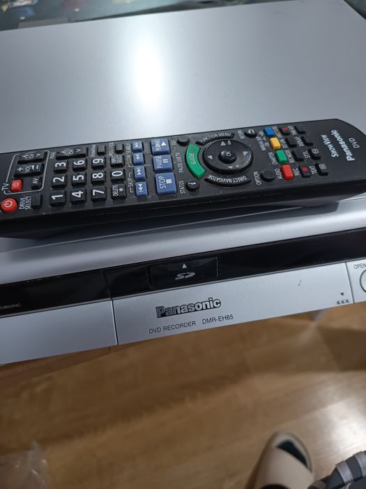 Panasonic DVD nagrywarka z pilotem
