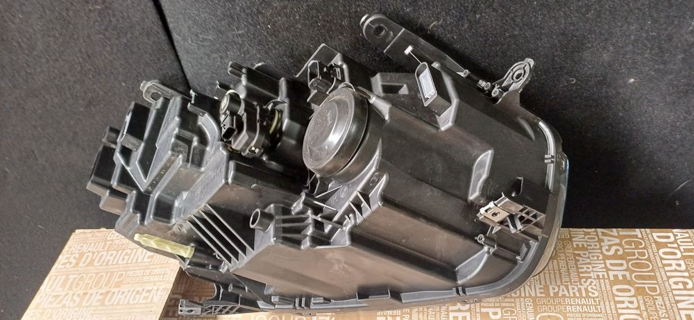 Lampa przednia lewa dacia duster ll led 21r
