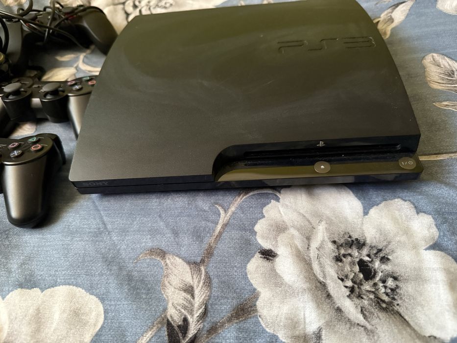 Konsola Ps3, 5 padów i 6 gier