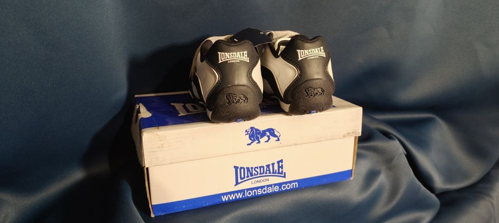 Nowe buty 32 "Lonsdale"