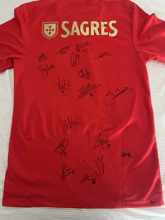 T-shirt Benfica 21/22 com Assinaturas