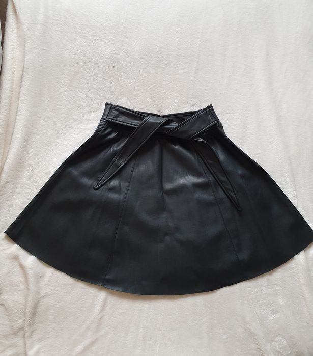 Czarna spódnica skórzana - M - vero moda