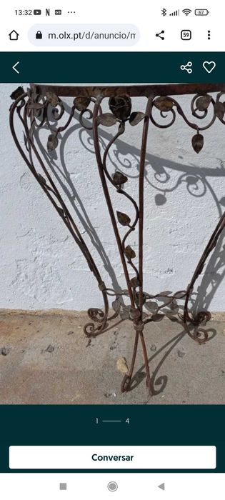 Credencia e cinzeiro em ferro