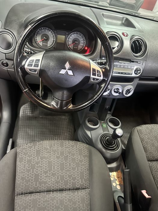 Mitsubishi colt 1.3 Cleartec,castanho em muito bom estado.
