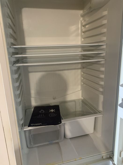 Холодильник Indesit SB200