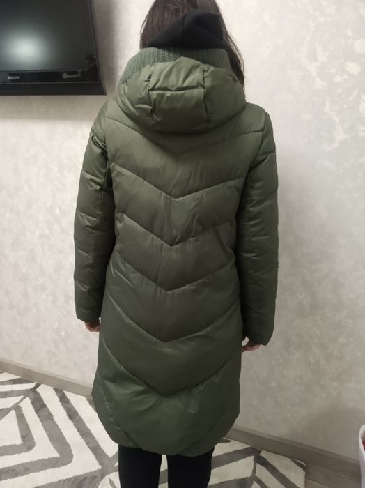 Продам фирменное зимнее пальто CLASNA