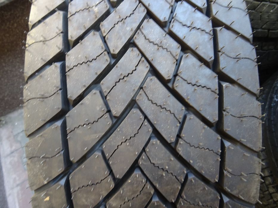 Opona 315/60R22.5 Goodyear KMAX D Treadmax (750 netto)