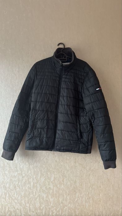 Продам куртку Tommy Hilfiger в доброму стані.