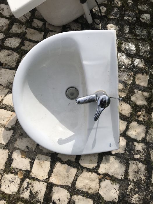 Lavatorio roca com torneiras roca