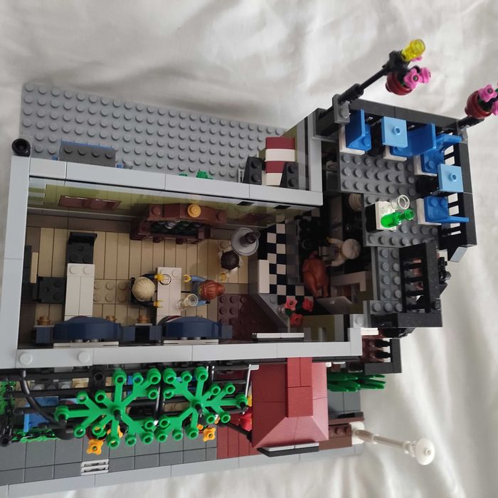 LEGO Parisian Restaurant USADO - 10243