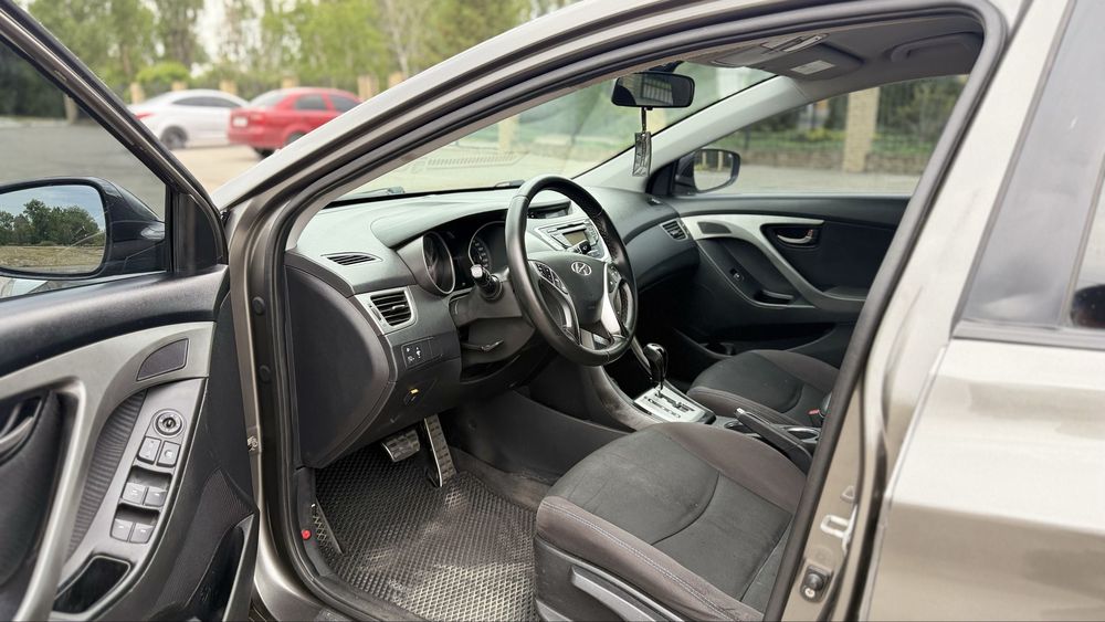 Huyndai elantra 2012, 1.8 газ/бенз