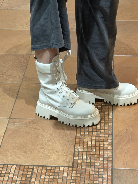 Білі чоботи Zara