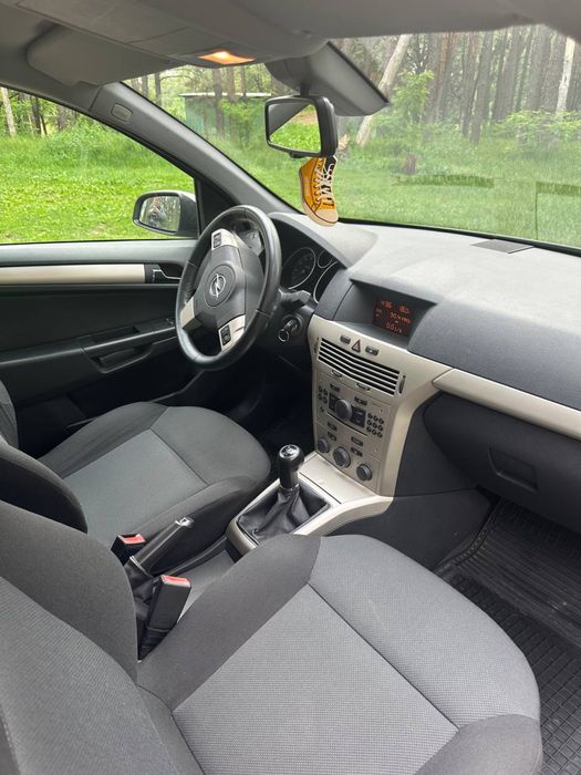 Продам свіжопригнаний Opel Astra H