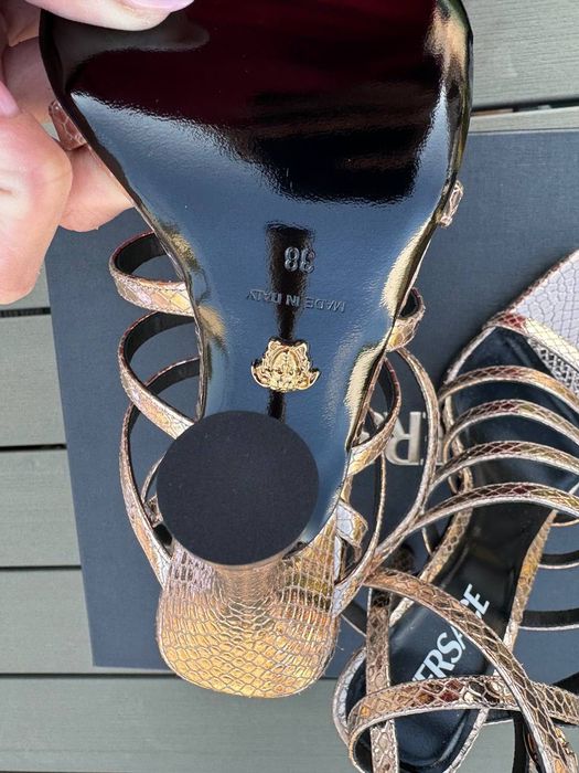 Нові оригінальні босоніжки Versace