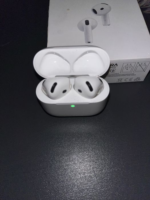 AirPods 4, 3 месяца, идеал, коробка + гарантия, срочно