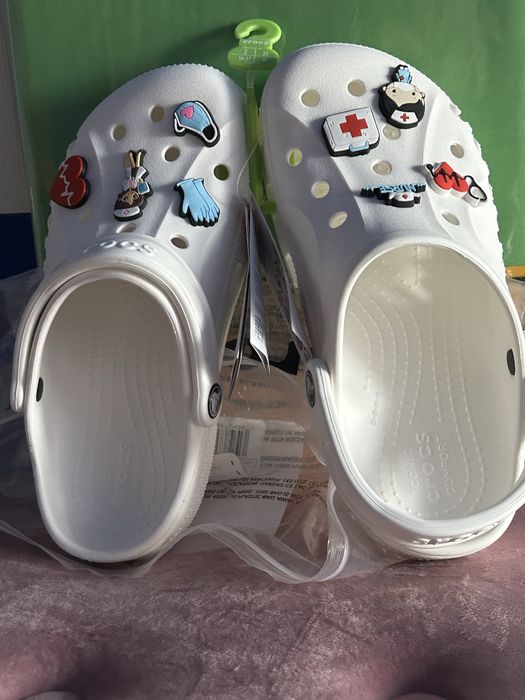 Chodaki Crocs biale z ozdobami dla Pielęgniarek 37/38, 36/37