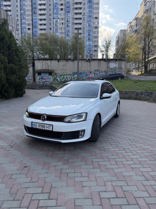 Продам Volkswagen Jetta GLI 2015