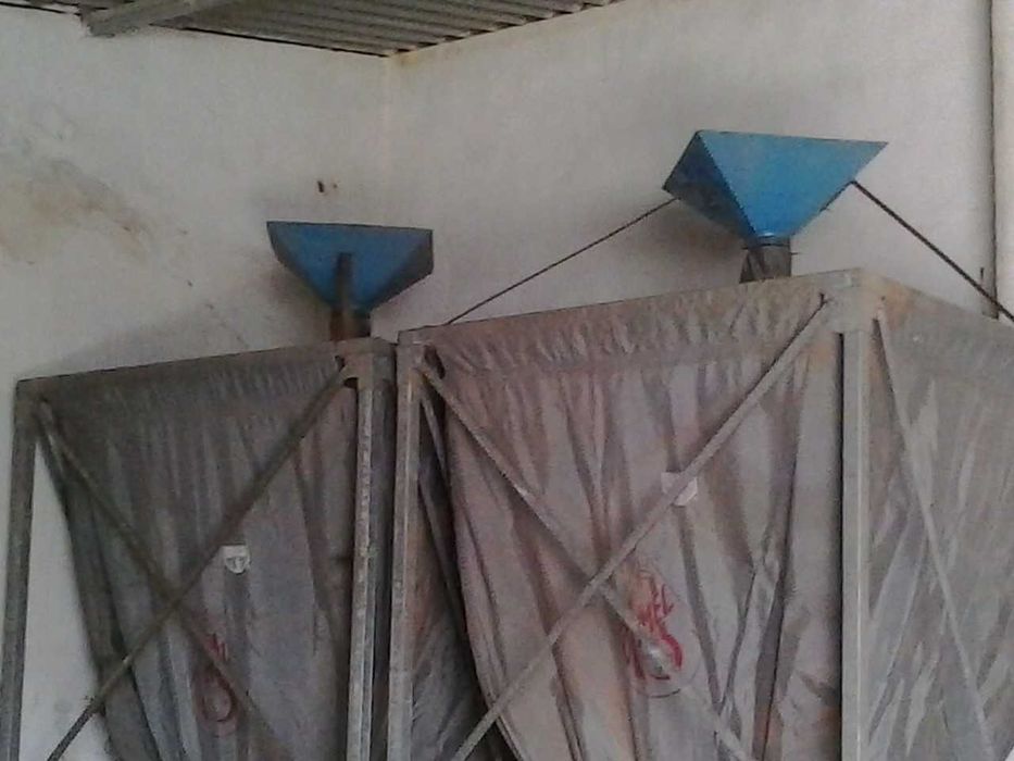 2 Silos para rações ou cereais