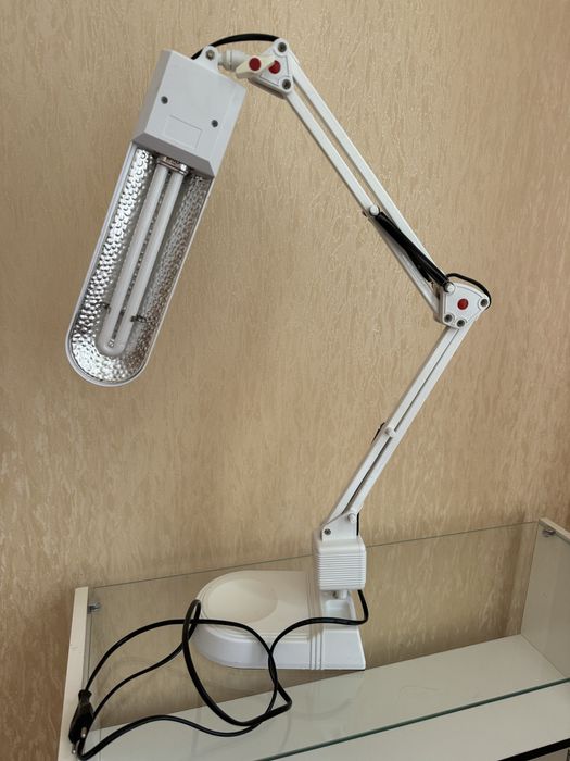 Настільна лампа