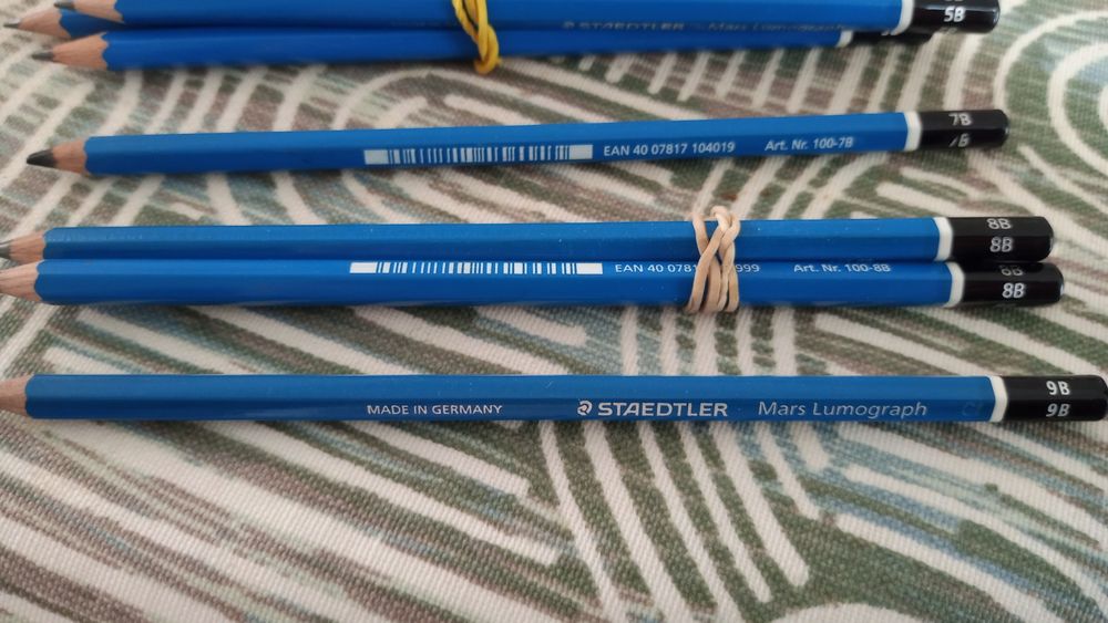 Lápis Staedtler Azuis de vários  números /