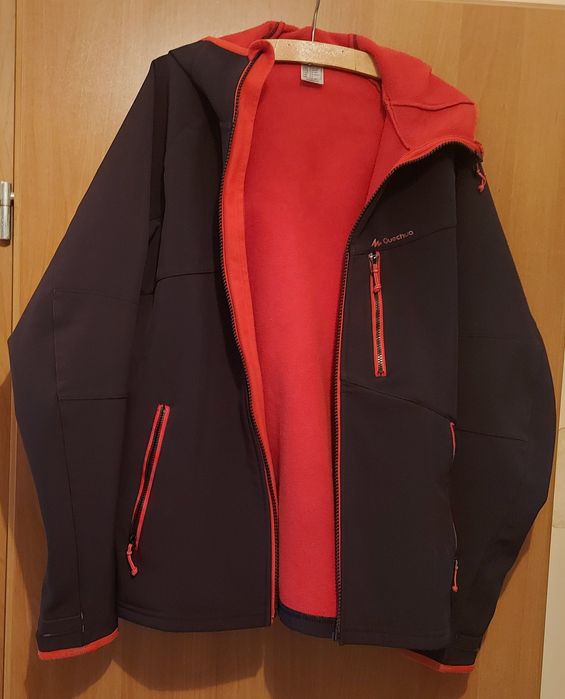 Polar Quechua z kapturem