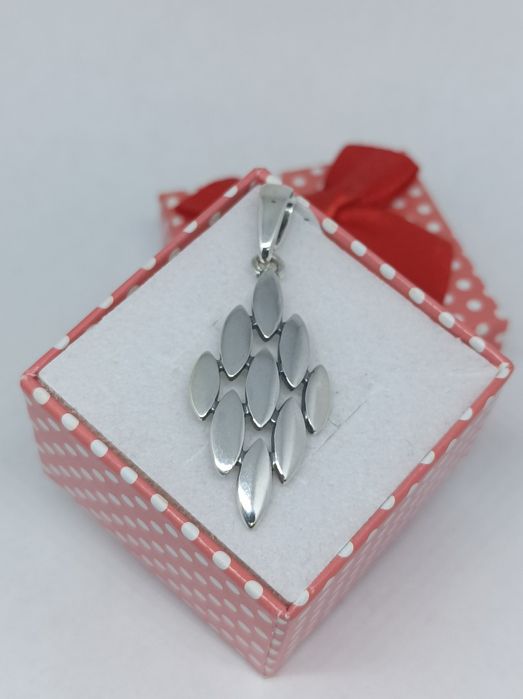 Srebrny wisiorek 925