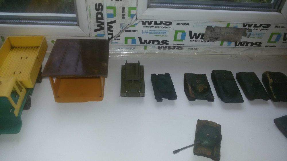 Игрушки СССР танки,машинки,гараж одним лотом