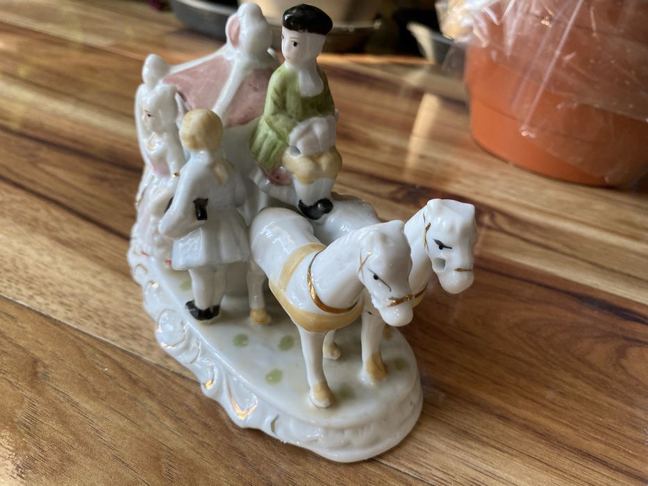 Figurka porcelanowa kareta z końmi i kopciuszkiem