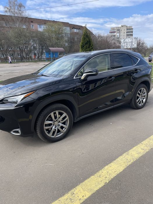 Автомобіль LEXUS