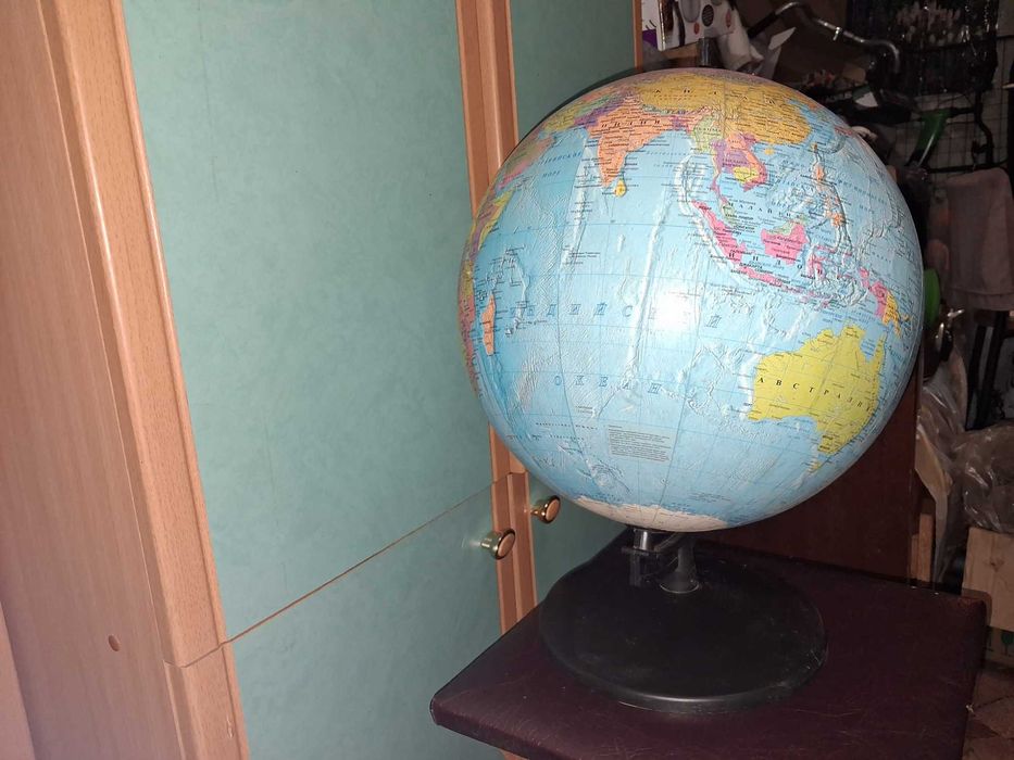 Глобус мира ученический диаметром 32 см.