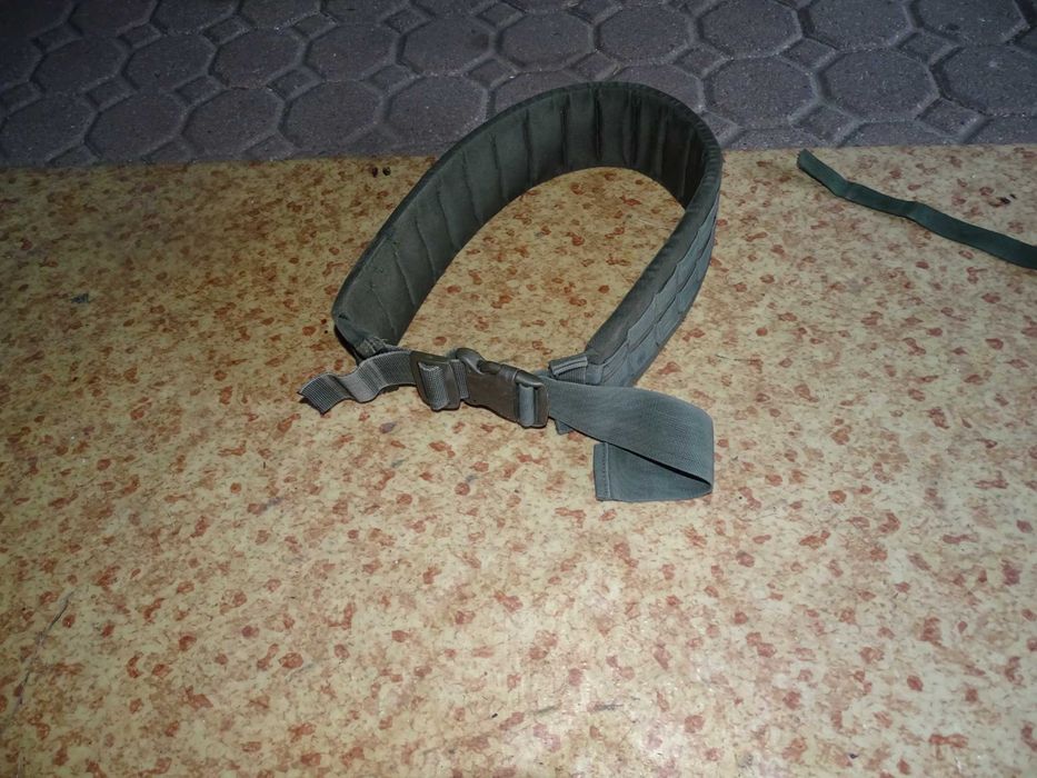 pas taktyczny z szelkami