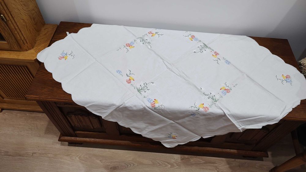 Starodawny Obrus bawełniany wyszywany w kurczaki wielkanocne retro PRL