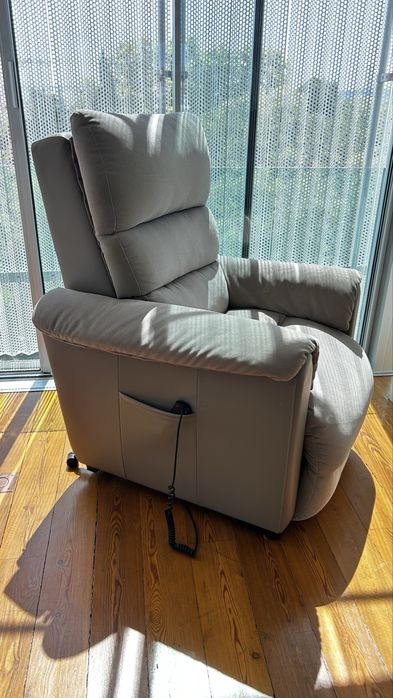 Cadeirão Elétrico Bege – Usado