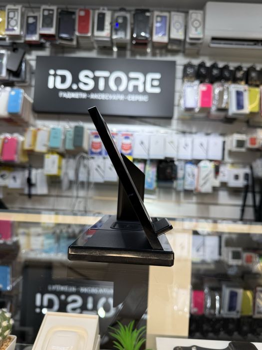 Б/У Зарядна станція 3 в 1 ESR EFC001O