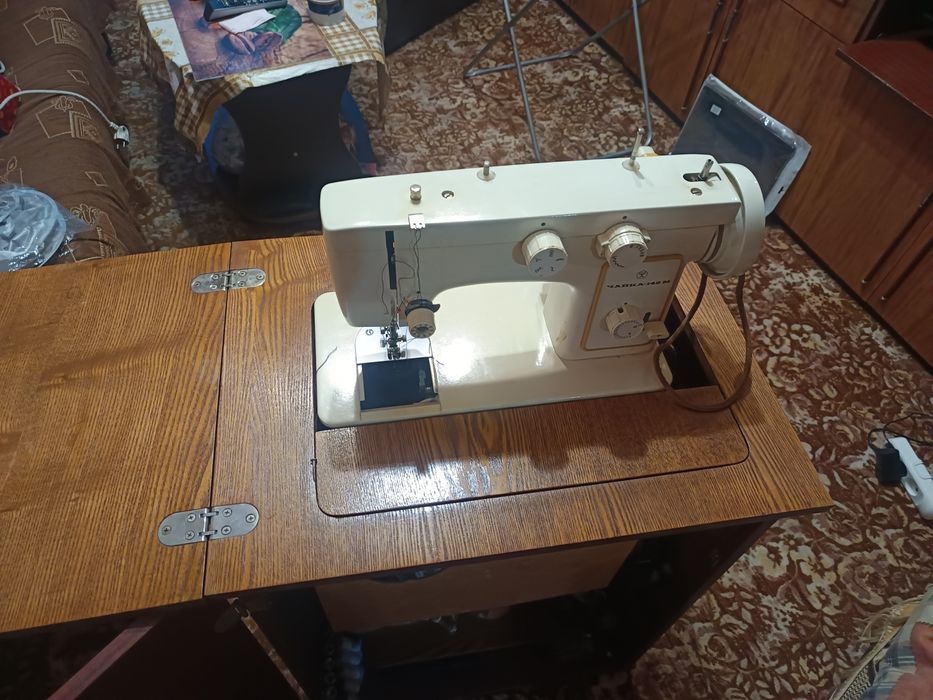Продам швейную машинку