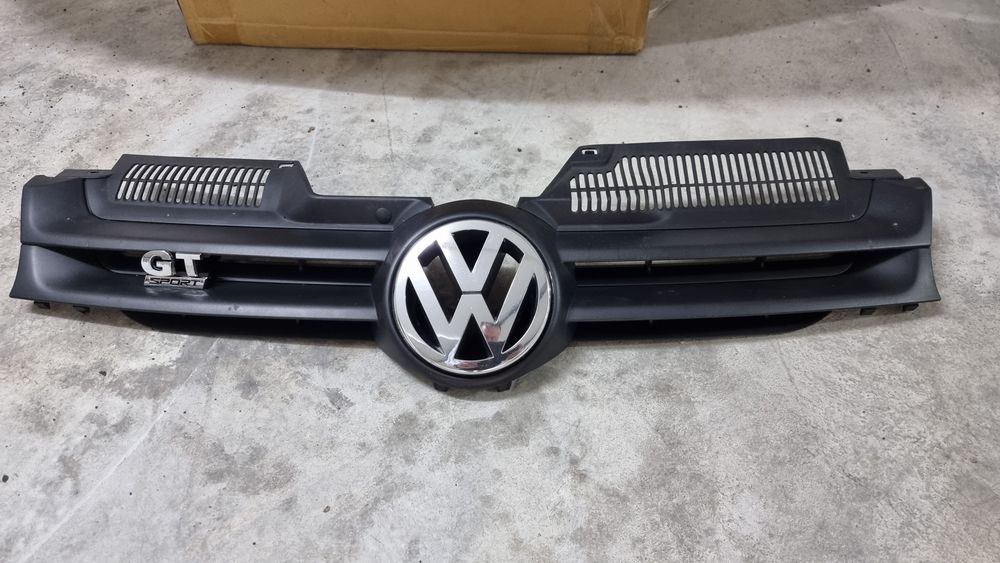 VW Golf 5 MK 5 . Para choques frontall, cavas das rodas, grelhas, sim